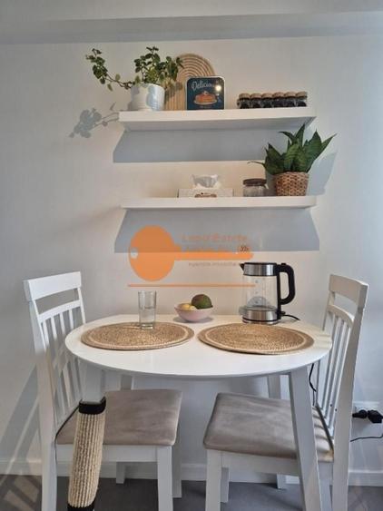 Apartament cu 2 camere semidecomandat, mobilat în 1 Mai