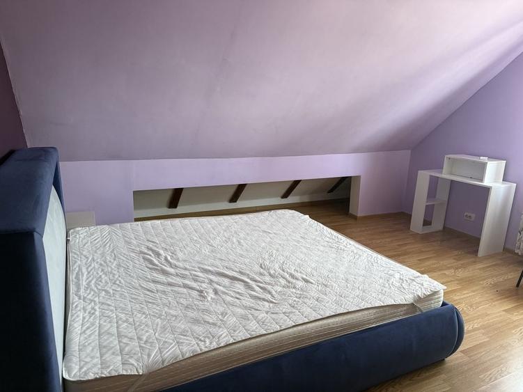 Apartament cu 3 camere decomandat în Roșu