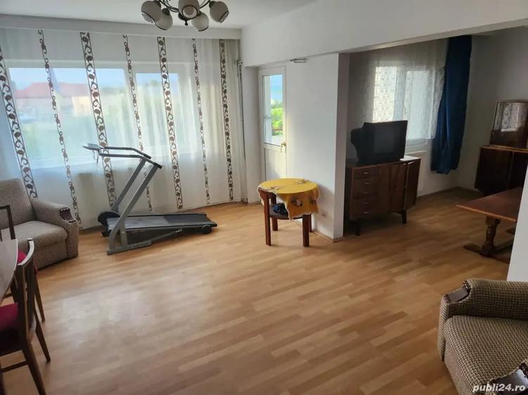 Apartament cu 4 camere decomandat în Central