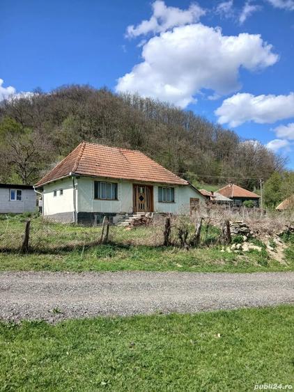 Casă cu 2 camere cu Teren 1440 Mp în Central