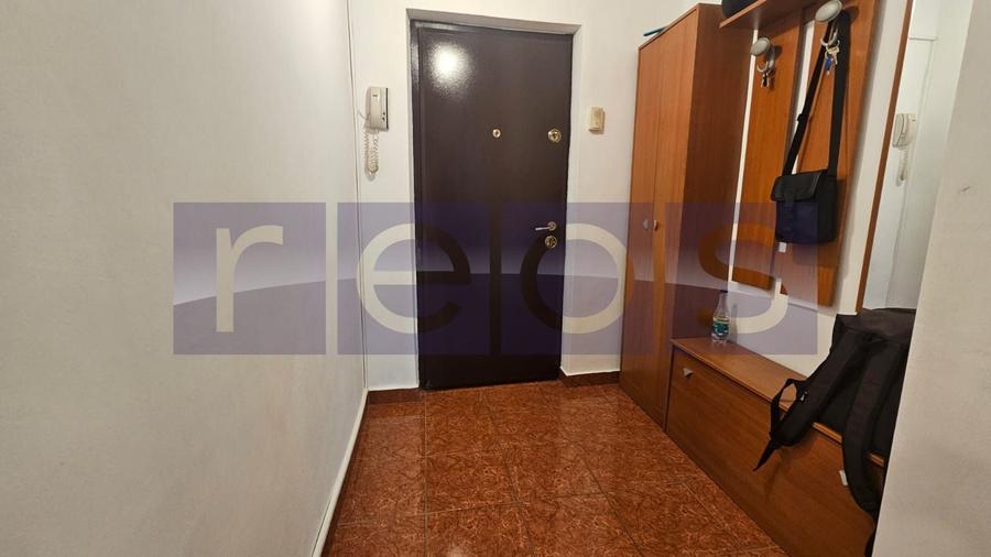 Apartament cu 3 camere decomandat, mobilat în Valea Oltului