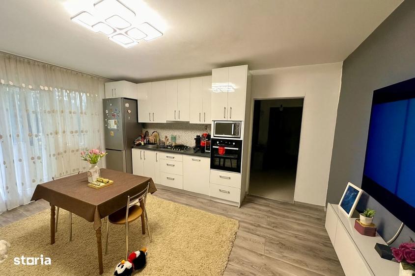 Apartament cu 4 camere semidecomandat în Rogerius
