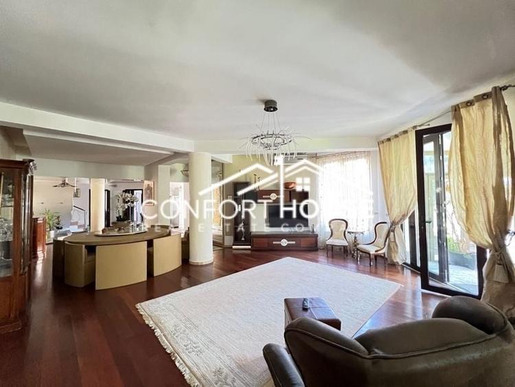 Duplex cu 7 camere cu Canalizare în Iancu Nicolae