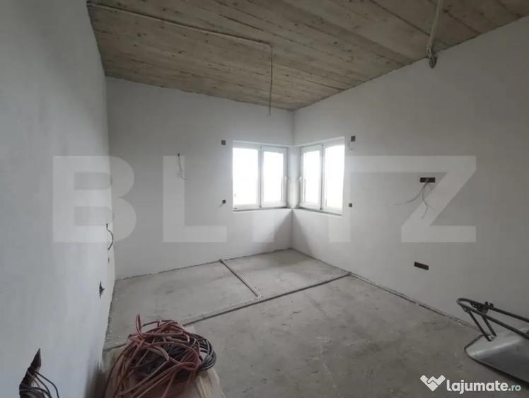Casă cu 7 camere cu Teren 980 Mp în Sânmartin