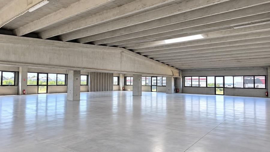 Spațiu industrial, de 2,532 mp, în Vest
