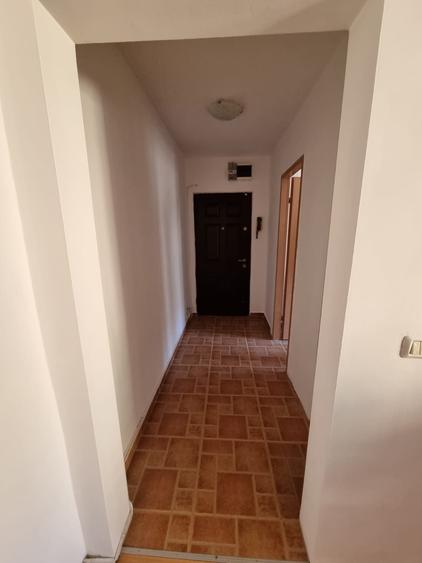 Apartament cu 2 camere semidecomandat în Spitalul Județean