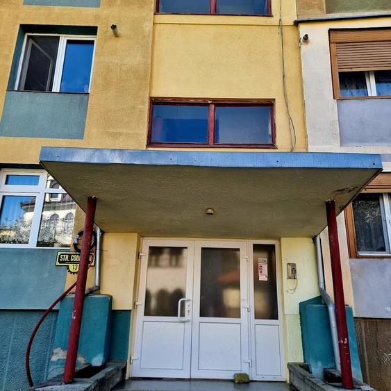 Apartament cu 3 camere decomandat în Moroasa 1