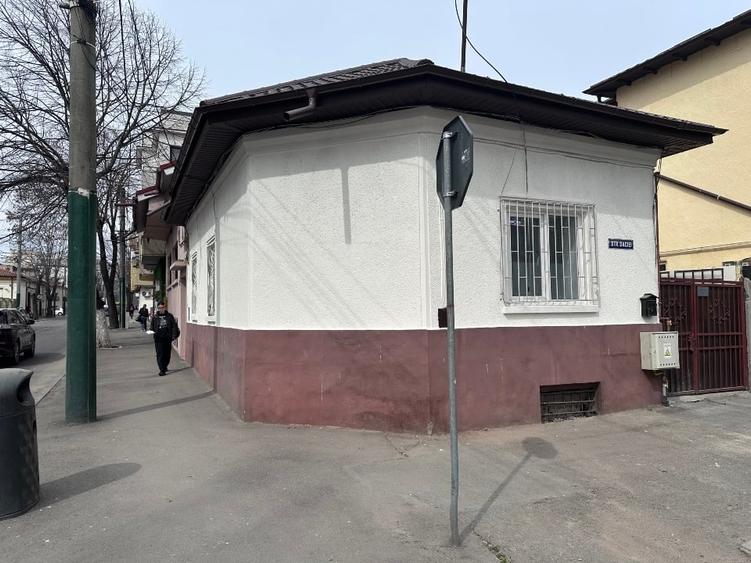 Casă individuală cu 3 camere cu Canalizare în Capitol