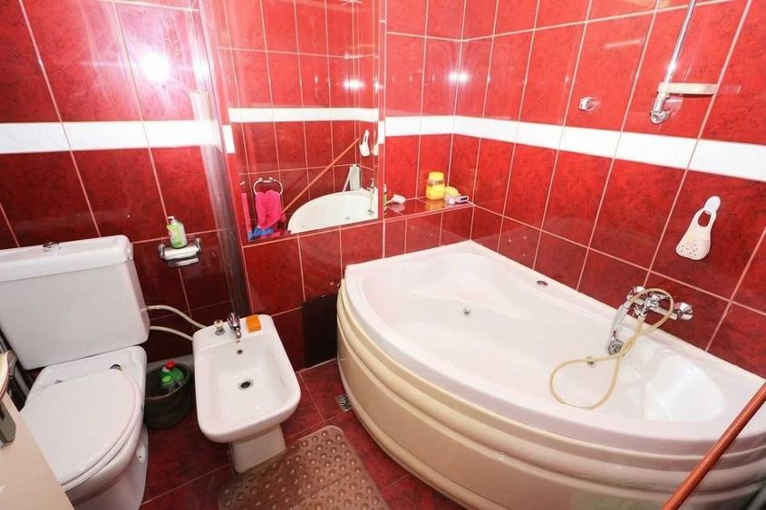 Apartament cu 3 camere decomandat în Titulescu