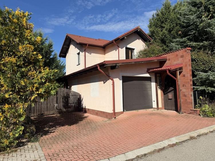 Casă cu 4 camere în Ștefănești
