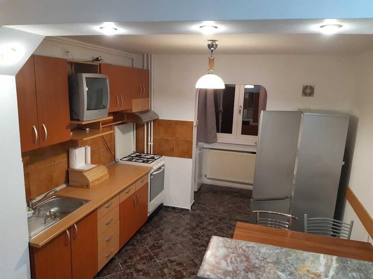 Apartament cu 2 camere decomandat în Apărătorii Patriei