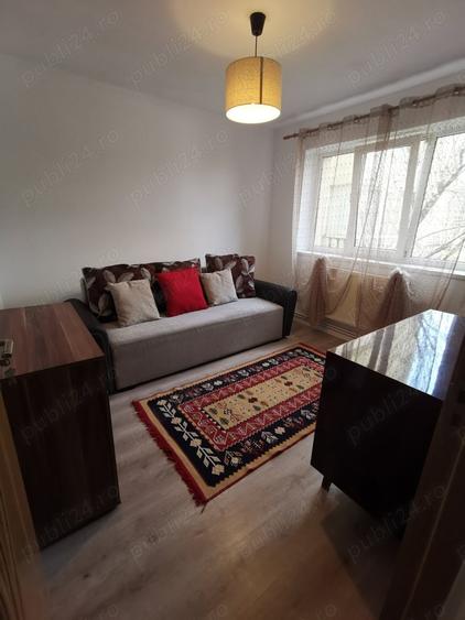Apartament cu 3 camere semidecomandat în Traian