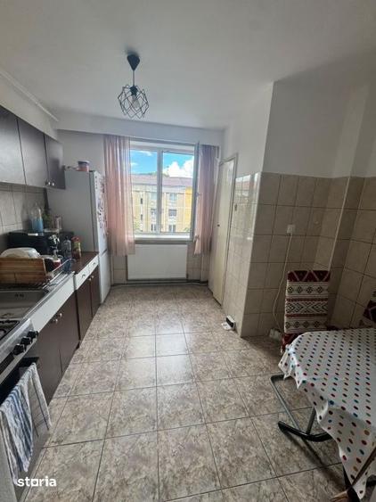 Apartament cu 3 camere decomandat în Săsar