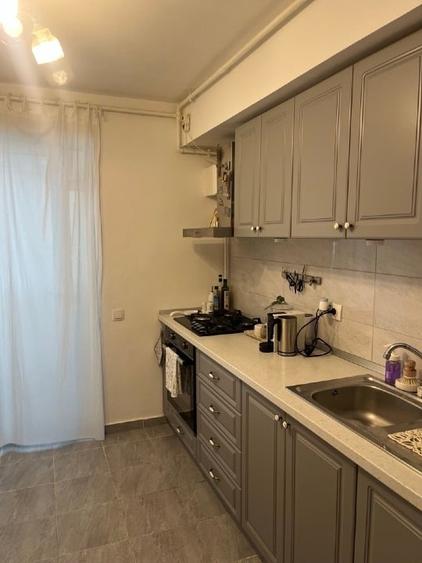 Apartament cu 3 camere decomandat, mobilat în Central
