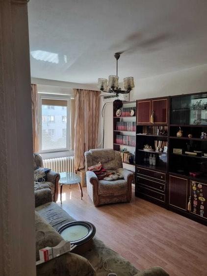 Apartament cu 3 camere decomandat în Theodor Pallady