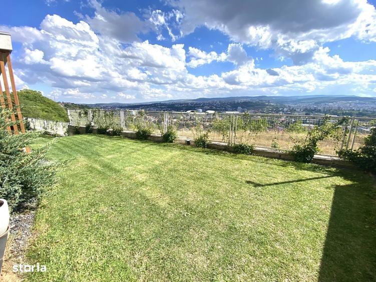 Apartament cu 3 camere semidecomandat în Ciupercenii Noi