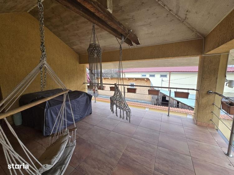 Casă cu 4 camere în Central