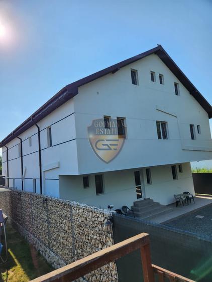 Casă individuală cu 15 camere cu Canalizare în Lumina