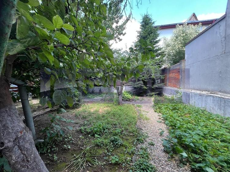 Casă individuală cu 4 camere cu Canalizare în Apărătorii Patriei