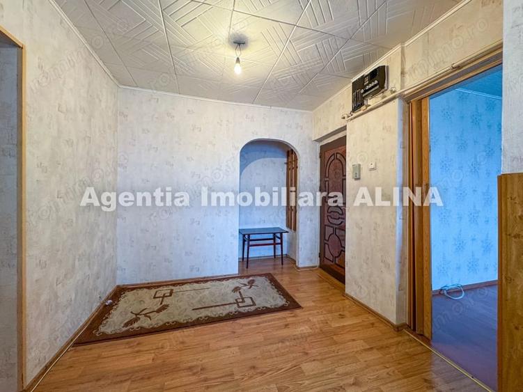 Apartament cu 3 camere decomandat în Astoria