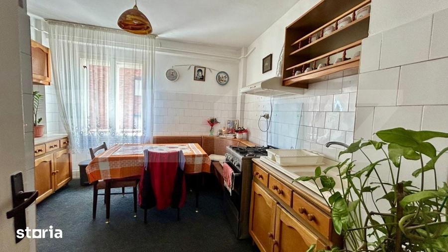 Apartament cu 4 camere decomandat în Dacia