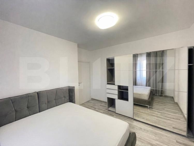 Apartament cu 3 camere decomandat, mobilat în Calea București