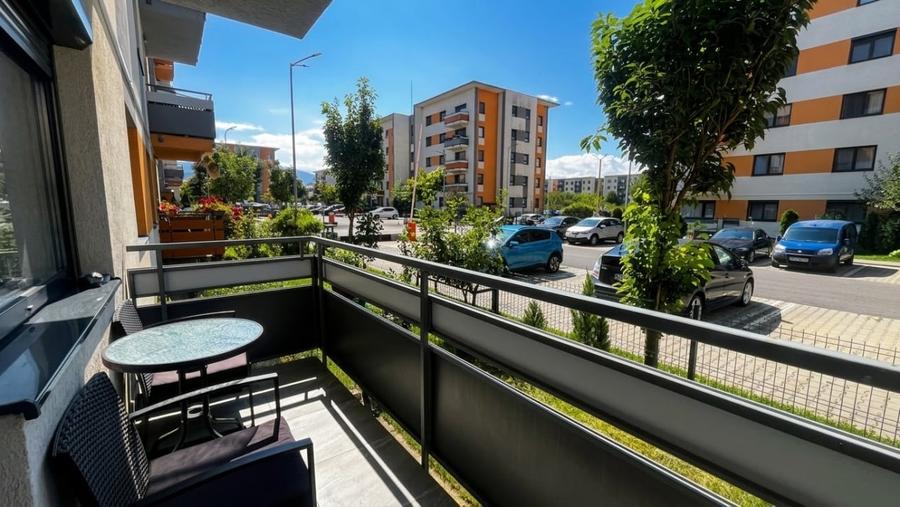 Apartament cu 2 camere decomandat, mobilat în Tractorul