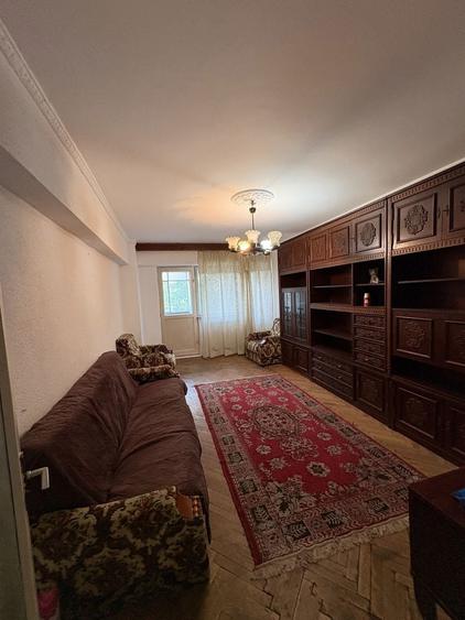 Apartament cu 3 camere decomandat în Lacu