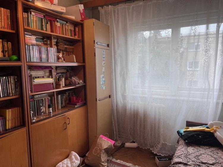Apartament cu 4 camere semidecomandat în Gojdu