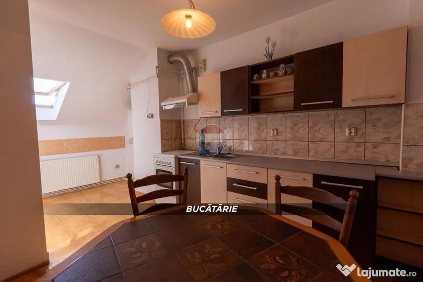 Apartament cu 7 camere decomandat în Central
