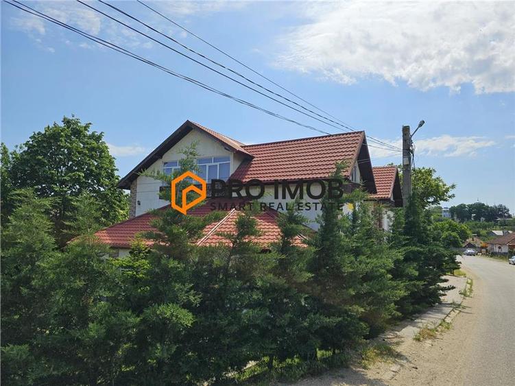 Casă individuală cu 8 camere cu Canalizare în Săpoca
