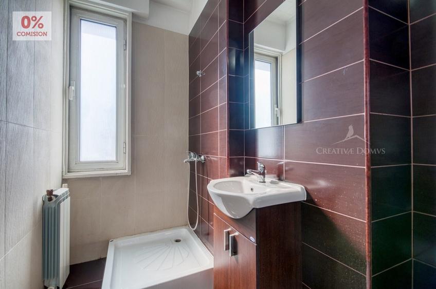 Apartament cu 5 camere decomandat în P-ța Victoriei
