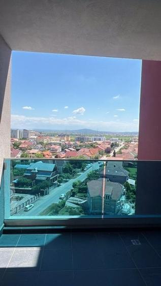 Apartament cu 6 camere decomandat în Nufărul