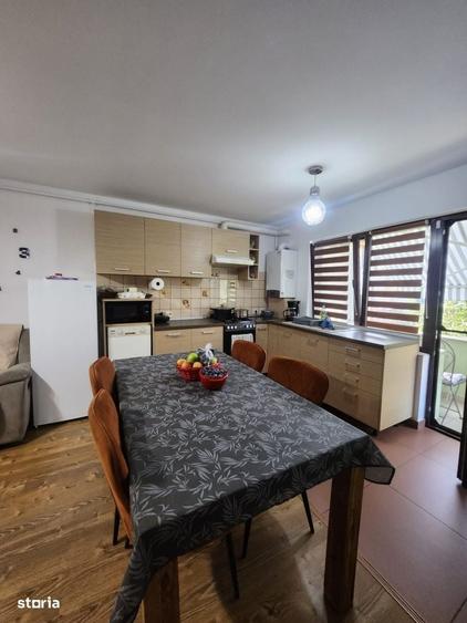 Apartament cu 3 camere semidecomandat în Luna
