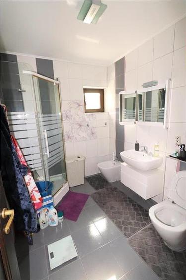 Casă individuală cu 5 camere cu Teren 2795 Mp în Budești