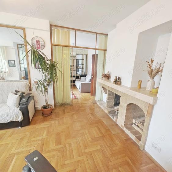 Apartament cu 4 camere decomandat, mobilat în Centrul Civic