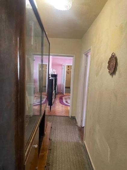 Vand apartament , 3 camere . semidecomandat , etaj 2 , Micro 3 - 11