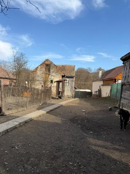 Casă individuală cu 2 camere cu Teren 727 Mp în Veseud (Slimnic)