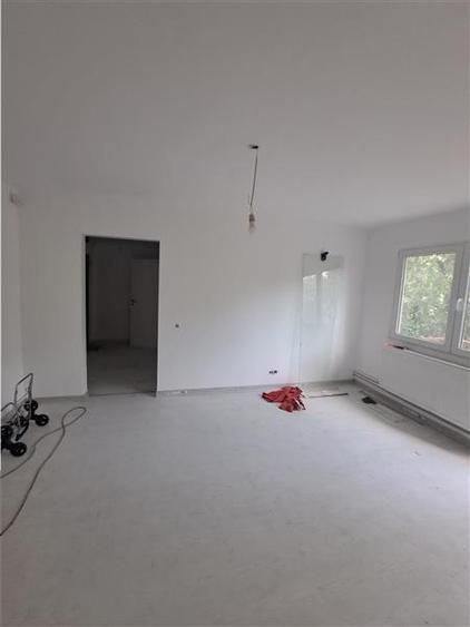Apartament cu 2 camere semidecomandat în Tipografilor