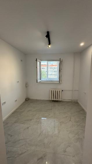 Apartament cu 3 camere decomandat în Ștefan cel Mare