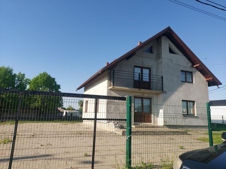 Casă cu 4 camere în Frătăuții Vechi