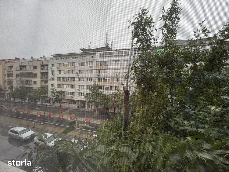 Apartament cu 3 camere semidecomandat în Gara de Nord