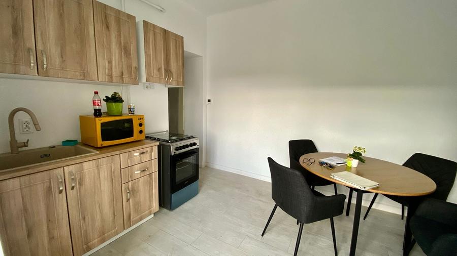 Apartament cu 2 camere decomandat în Central — fotografia 3