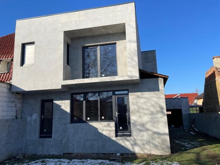 Casă individuală cu 5 camere cu Canalizare în Cantemir