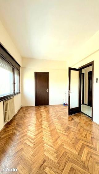 Apartament cu 3 camere decomandat în Romană