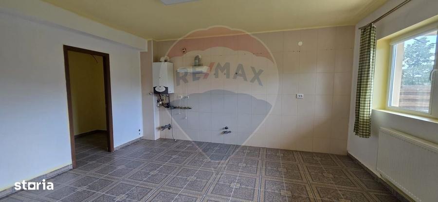 Casă cu 4 camere în Valea