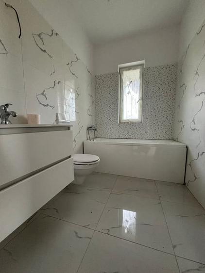 Duplex cu 4 camere cu Canalizare în Giroc