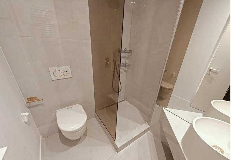 Apartament cu 3 camere semidecomandat, mobilat în Pipera