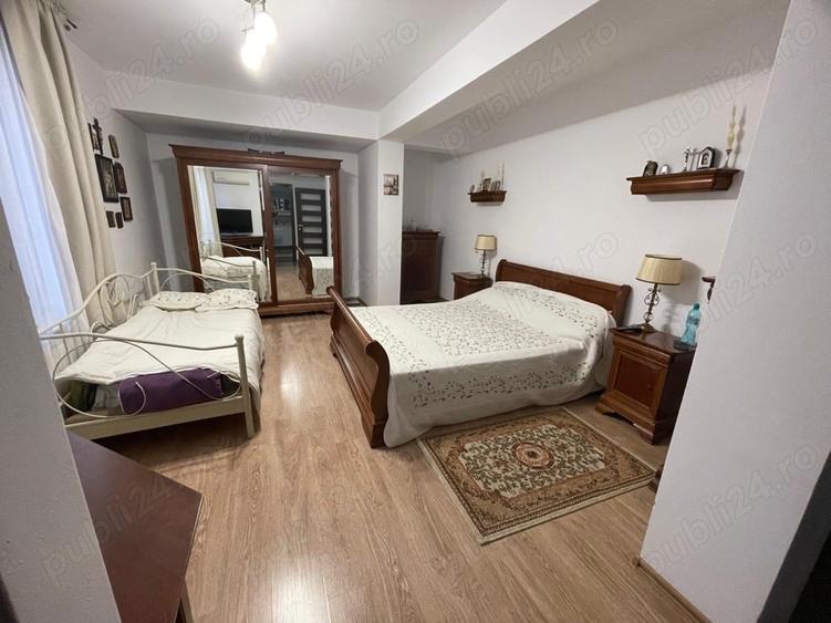 Casă cu 5 camere în Lazu