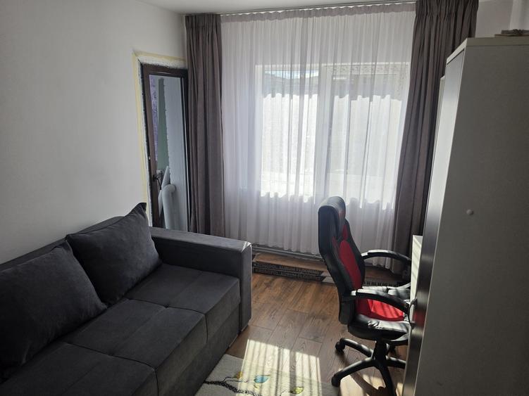 Apartament cu 4 camere decomandat în Boș